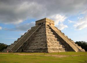 Templo de Kukulcán en Chichen Itza Templo de Kukulcán en Chichen Itza
