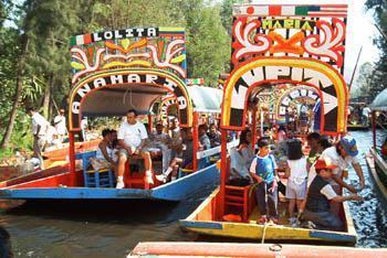 Visita Xochimilco y Ciudad Universitaria en Ciudad de México Visita Xochimilco