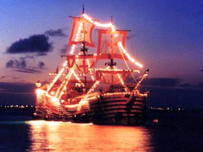 Cena en Barco Pirata en Cancún