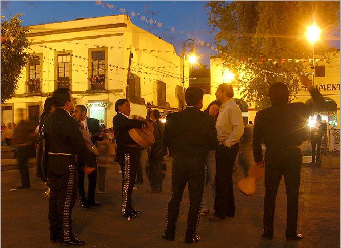 Plaza Garibaldi de noche