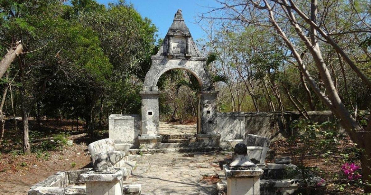 El faro y las ruinas en Isla Mujeres un clavado al pasado