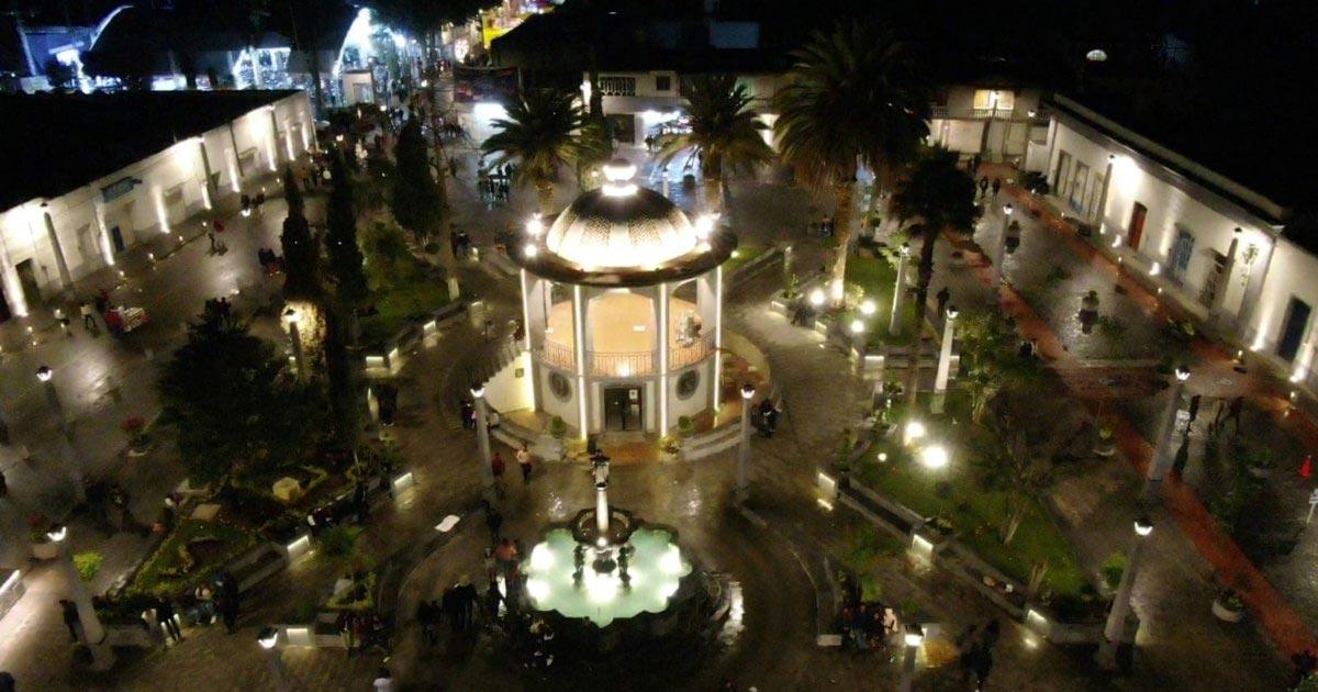 Plaza Garibaldi de Noche en Ciudad de Mexico