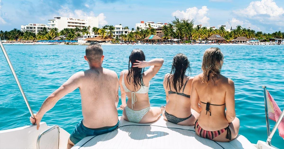 Renta de yates en Cancún diversión de lujo en el mar