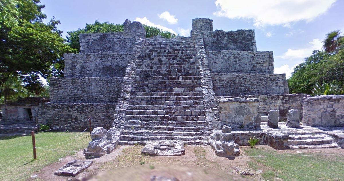 Zona Arqueologica El Meco en Cancun