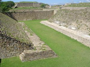 chichen itza ball game court