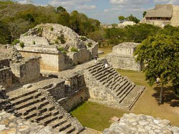 El juego de pelota en Chichen Itza El juego de pelota en Chichen Itza