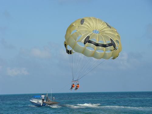 parasailing cancun